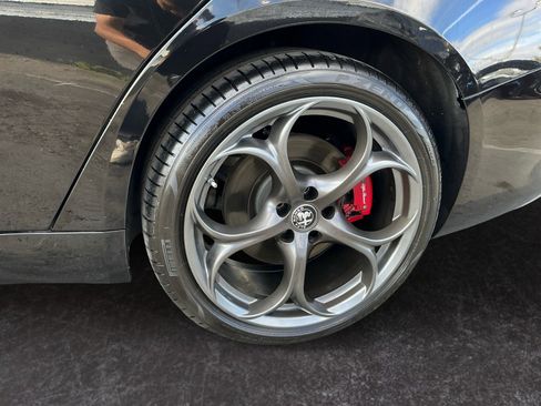 Used 2019 Alfa Romeo Giulia RWD image 4