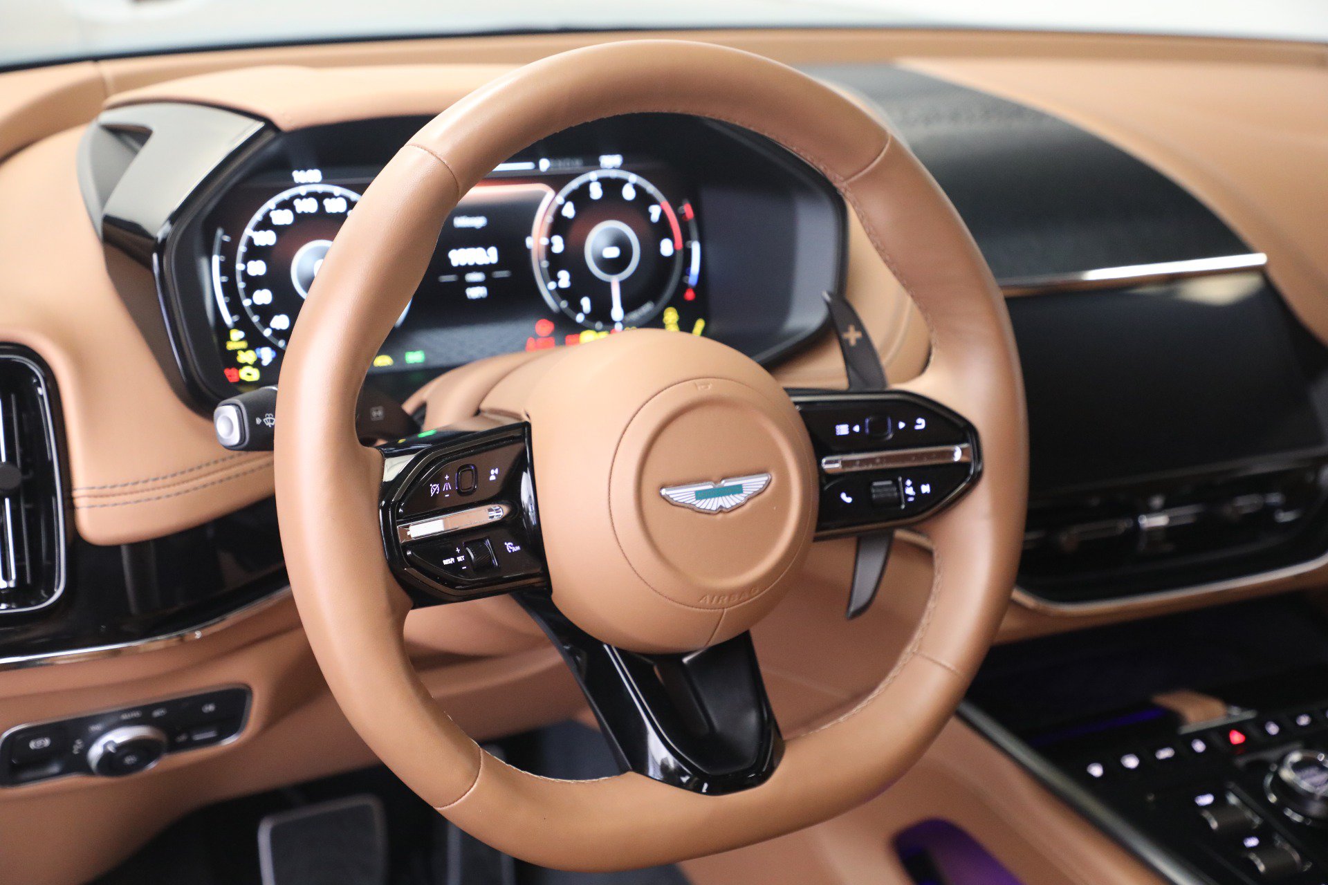 Used 2025 Aston Martin DBX 707 AWD/4WD image 22