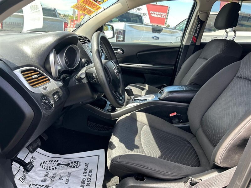 Used 2017 Dodge Journey SXT w/ Comfort/Convenience Group FWD image 25