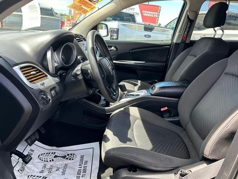 Used 2017 Dodge Journey SXT w/ Comfort/Convenience Group FWD image 25