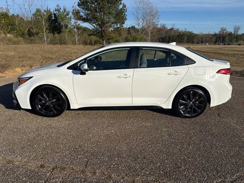 Used 2024 Toyota Corolla SE image 5