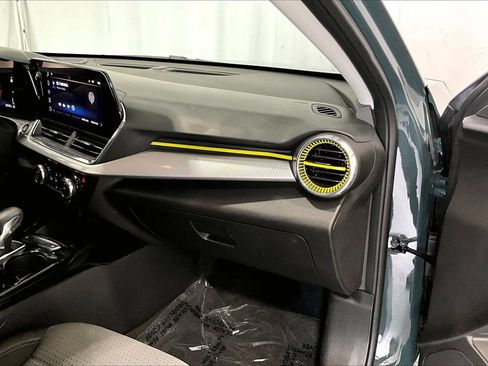 Used 2025 Chevrolet Trax LT FWD image 16