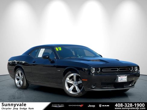 Used 2017 Dodge Challenger R/T image 1