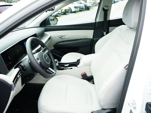Used 2025 Hyundai Tucson SE image 13