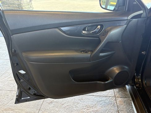 Used 2020 Nissan Rogue SV image 20