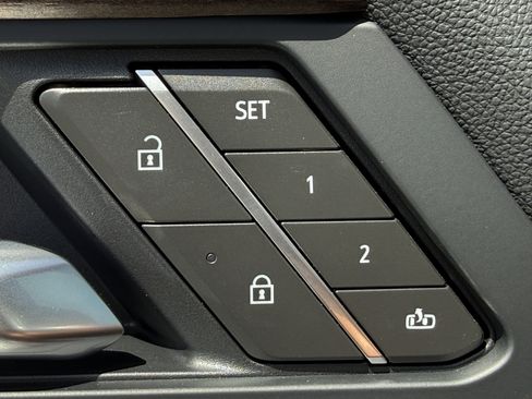 New 2026 GMC Acadia Denali Ultimate w/ LPO, Floor Liner Package AWD/4WD image 20