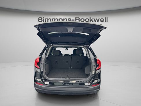 Used 2024 GMC Terrain SLE image 8