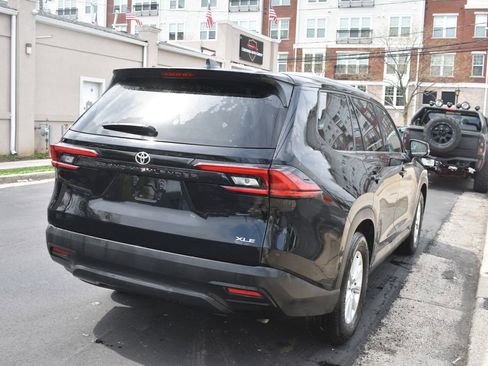 Used 2025 Toyota Grand Highlander FWD image 6