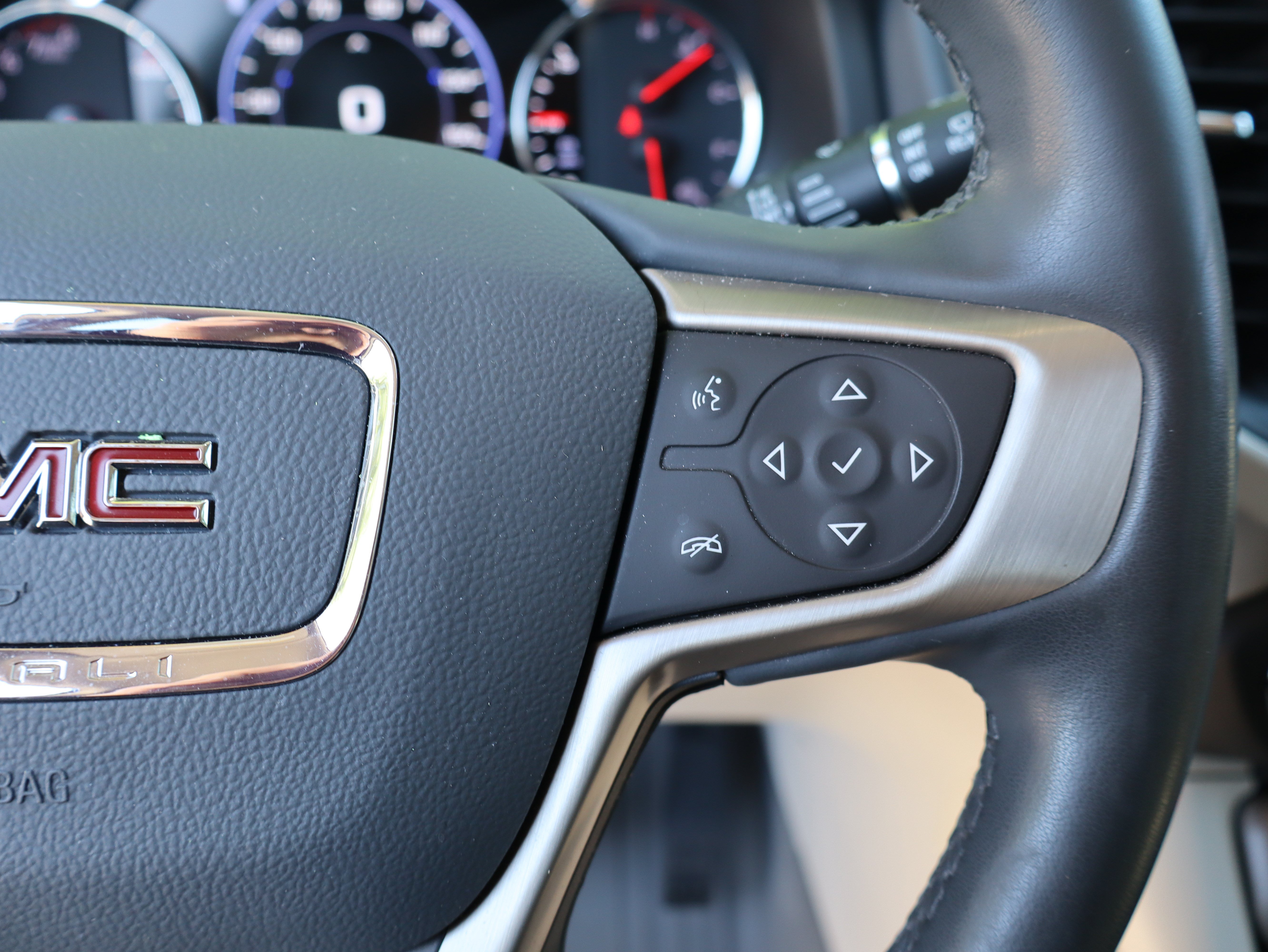 Used 2023 GMC Acadia Denali w/ Denali Ultimate Package FWD image 22