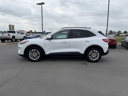 Used 2021 Ford Escape SE w/ Convenience Package FWD image 4