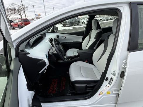 Certified 2022 Toyota Prius XLE image 14