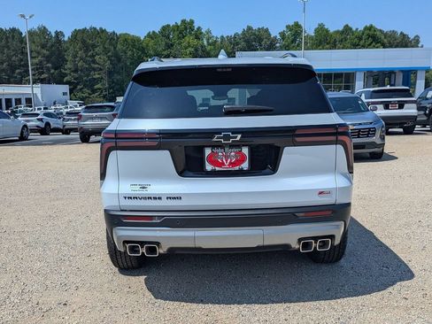 New 2026 Chevrolet Traverse Z71 w/ Enhanced Driving Package AWD/4WD image 3