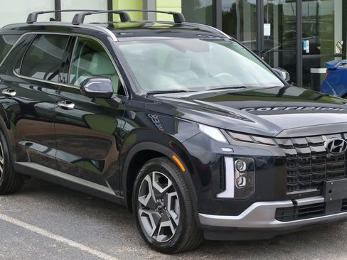 Used 2023 Hyundai Palisade Limited w/ Cargo Package AWD/4WD image 5