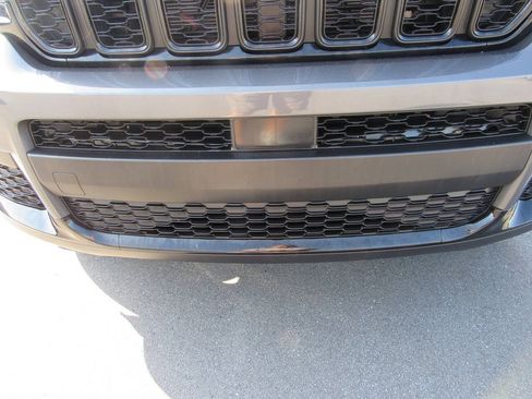 Used 2025 Jeep Grand Cherokee L Altitude RWD image 18
