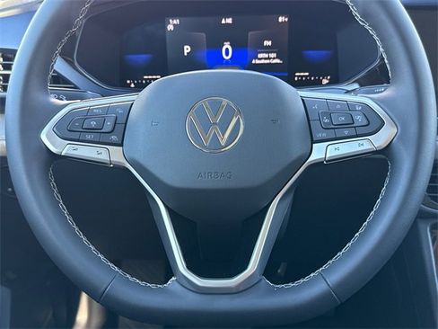 Certified 2023 Volkswagen Taos SE w/ Panoramic Sunroof Package image 21