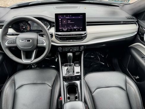 Used 2024 Jeep Compass Limited image 8