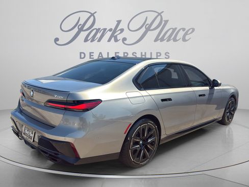Used 2024 BMW 760i xDrive w/ Executive Package AWD/4WD image 6