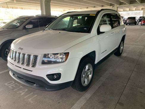 Used 2016 Jeep Compass Latitude image 1