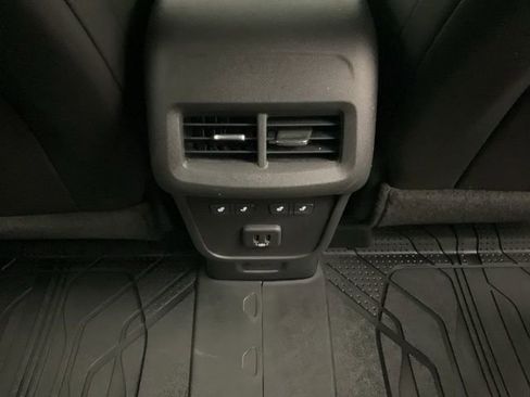Used 2022 Chevrolet Equinox Premier AWD/4WD image 34