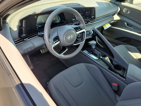 Certified 2025 Hyundai Elantra Sport FWD image 6