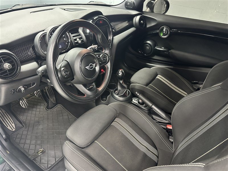 Used 2018 MINI Cooper S w/ Premium Package FWD image 2