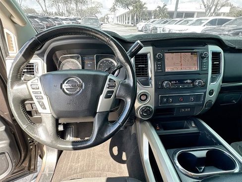 Used 2019 Nissan Titan SV w/ SV Convenience Package image 12