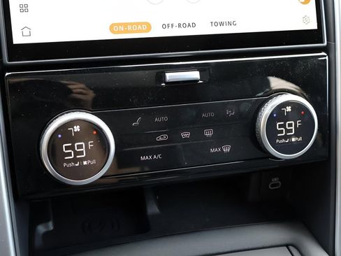 Used 2025 Land Rover Discovery Dynamic SE AWD/4WD image 27
