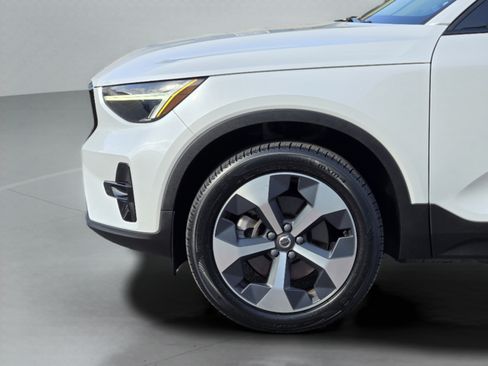 Certified 2023 Volvo XC40 B4 Plus w/ Protection Package Premier FWD image 37