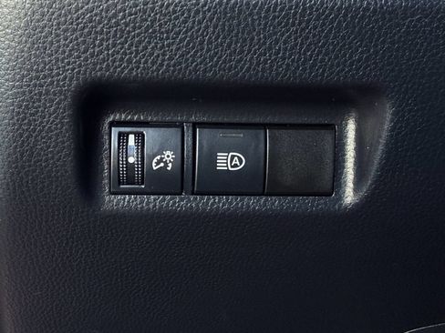 Used 2020 Toyota RAV4 LE FWD image 22