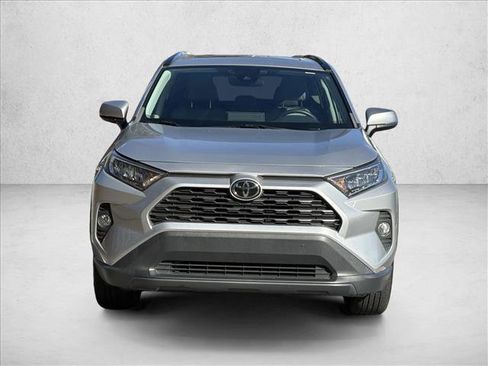 Used 2021 Toyota RAV4 XLE Premium image 2