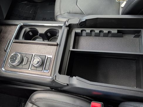 Used 2019 Ford Expedition Limited w/ Equipment Group 301A AWD/4WD image 25