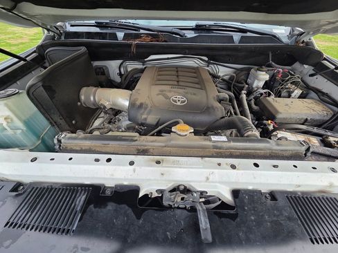 Used 2017 Toyota Tundra SR5 w/ SR5 Upgrade Package image 29