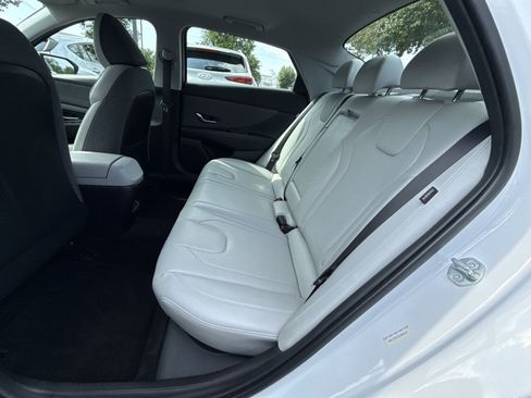 Certified 2025 Hyundai Elantra Limited FWD image 25