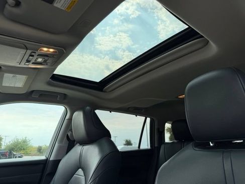 Used 2020 Toyota Highlander XLE AWD/4WD image 23