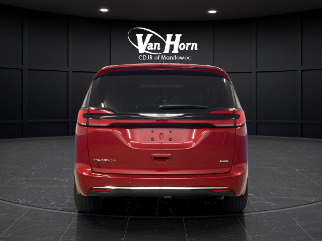 Used 2025 Chrysler Pacifica Select AWD/4WD image 6