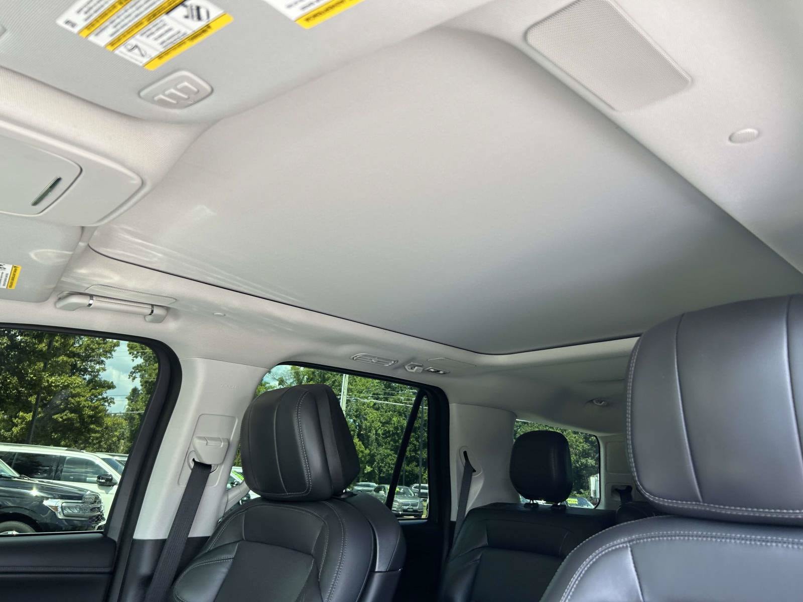 Certified 2025 Lincoln Navigator Reserve AWD/4WD image 25