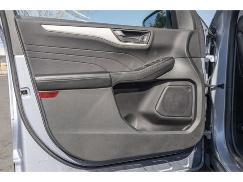 Used 2022 Ford Escape SE image 18