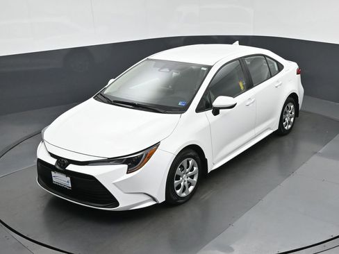 Used 2023 Toyota Corolla LE w/ Carpet Mat Package (TMS) FWD image 57
