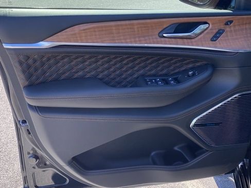 New 2025 Jeep Grand Cherokee Summit image 12