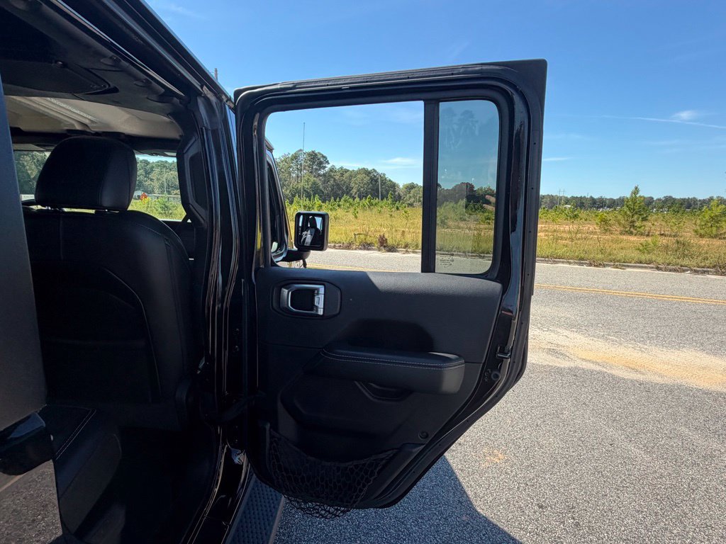 Used 2022 Jeep Wrangler Unlimited Sahara AWD/4WD image 51