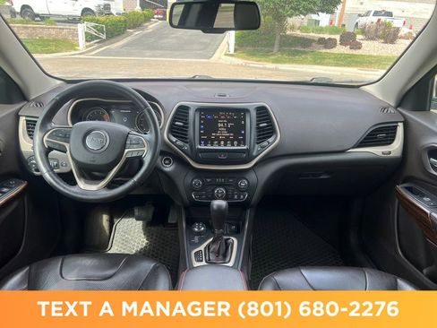 Used 2017 Jeep Cherokee Trailhawk AWD/4WD image 16