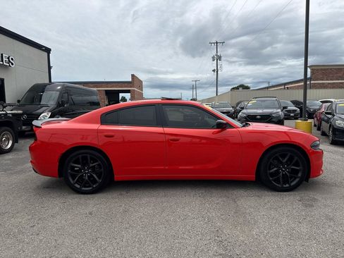 Used 2019 Dodge Charger SXT w/ Blacktop Package RWD image 5
