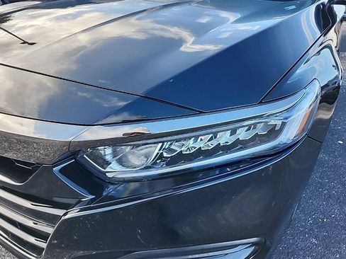 Used 2018 Honda Accord Sport image 11
