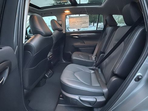 New 2026 Toyota Highlander Platinum AWD/4WD image 21