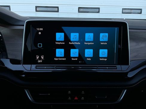 Used 2025 Volkswagen Atlas SE image 29