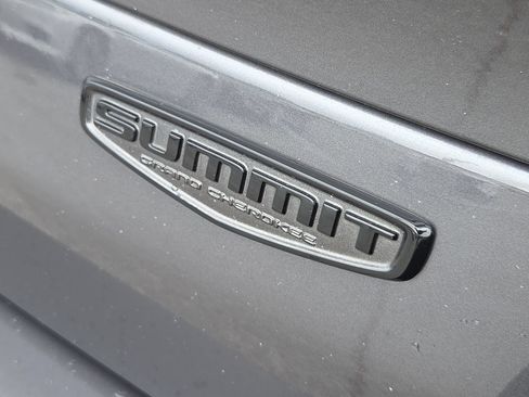 Used 2024 Jeep Grand Cherokee L Summit w/ High Altitude Package AWD/4WD image 8
