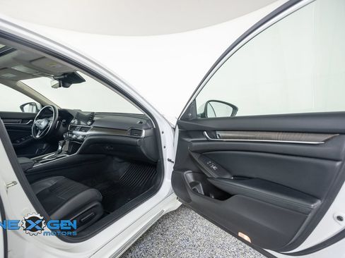 Used 2018 Honda Accord Touring image 39