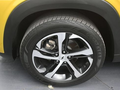 Used 2024 Chevrolet Trax RS FWD image 9