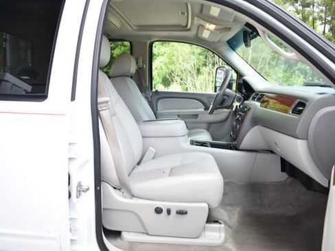 Used 2013 Chevrolet Silverado 3500 LTZ w/ LTZ Plus Package AWD/4WD image 18