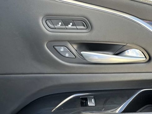 Used 2023 Cadillac Escalade ESV Luxury RWD image 10